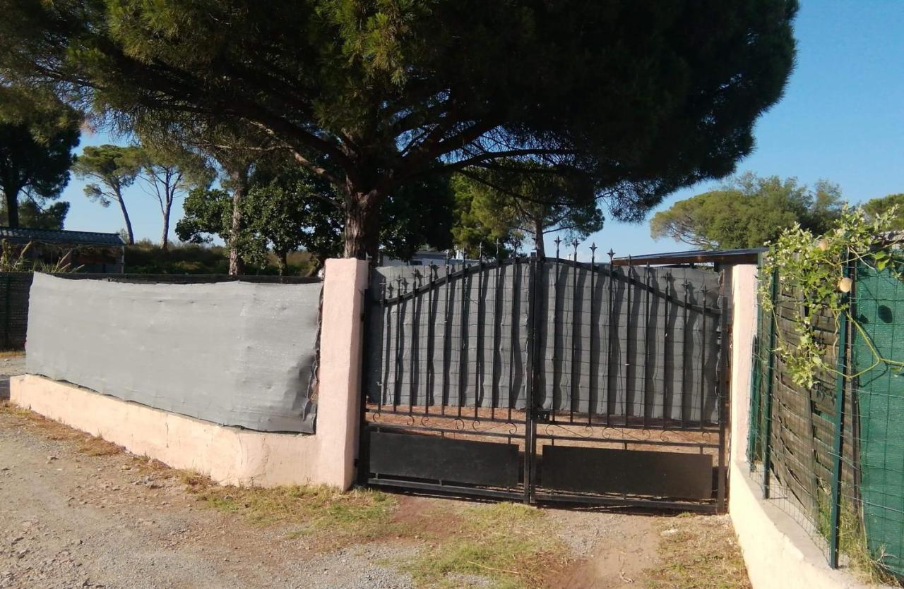 Mobilhome A Frejus A 15 Minute De La Mer Sur Terrain Independant Exterior foto
